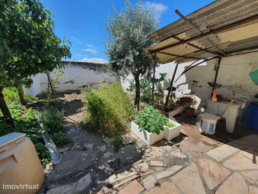 Oportunidade de Reabilitação - Moradia T2 com Quintal em Terrugem (...-9