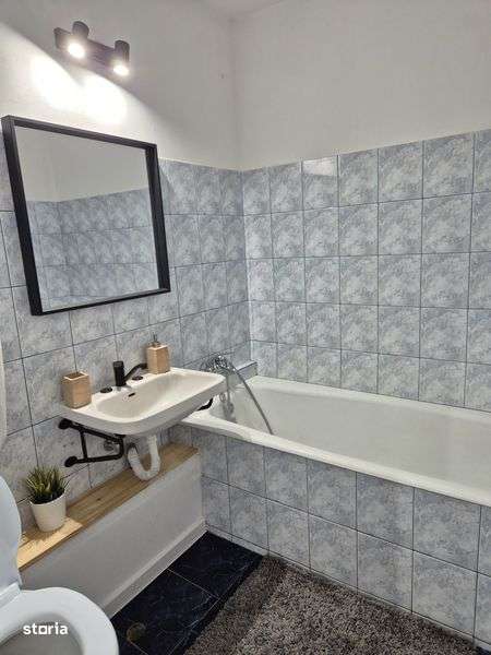 Garsoniera Titan, proprietar, et 9/10, an 1980 - Imagine principală: 5/8