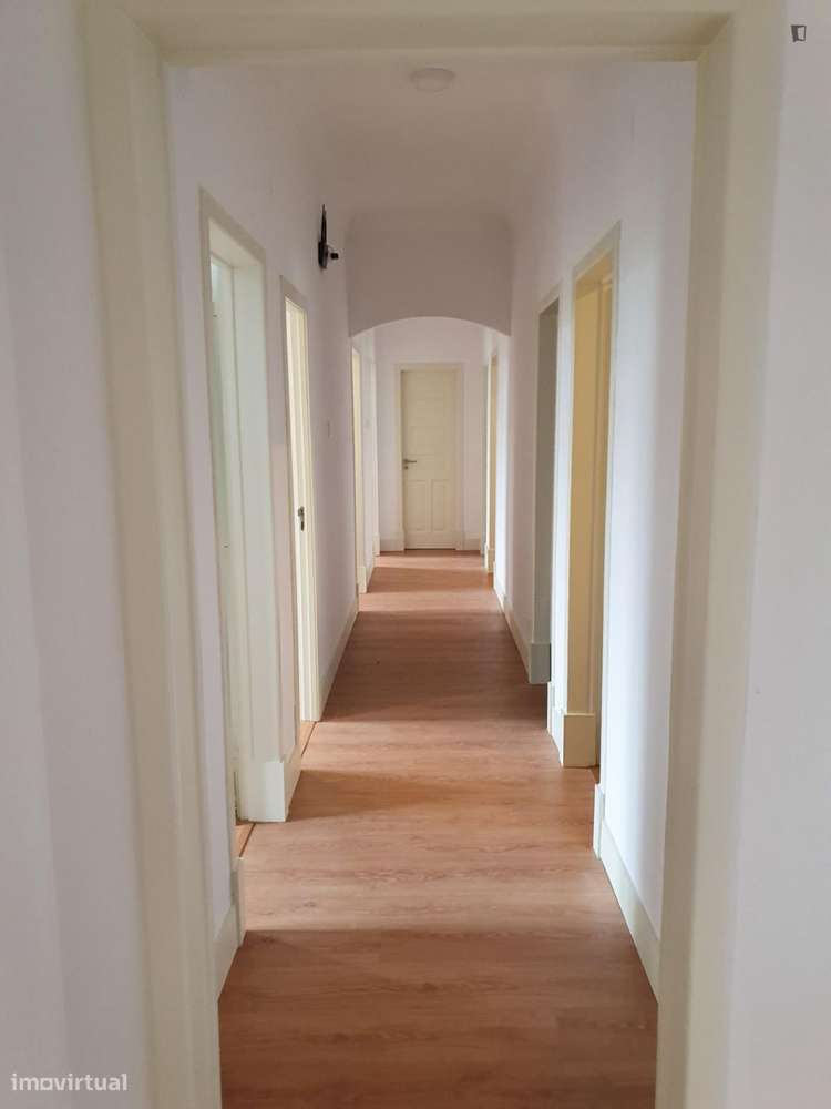 Quarto - localizado em Alameda Lisbon - Grande imagem: 2/10