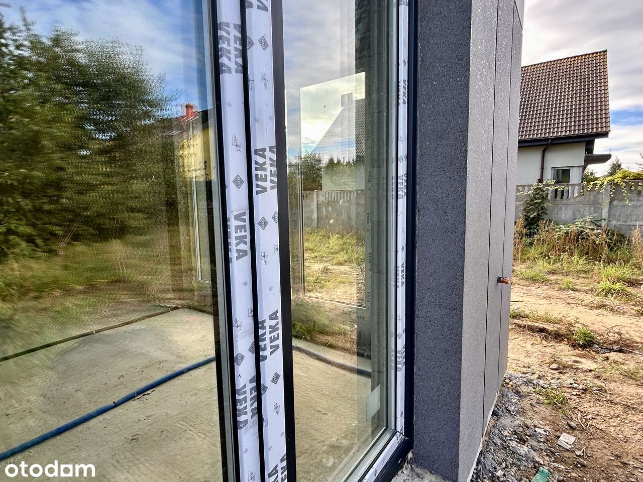 Dom z garażem, 4 sypialnie, pompa ciepła+kominek, strych-9