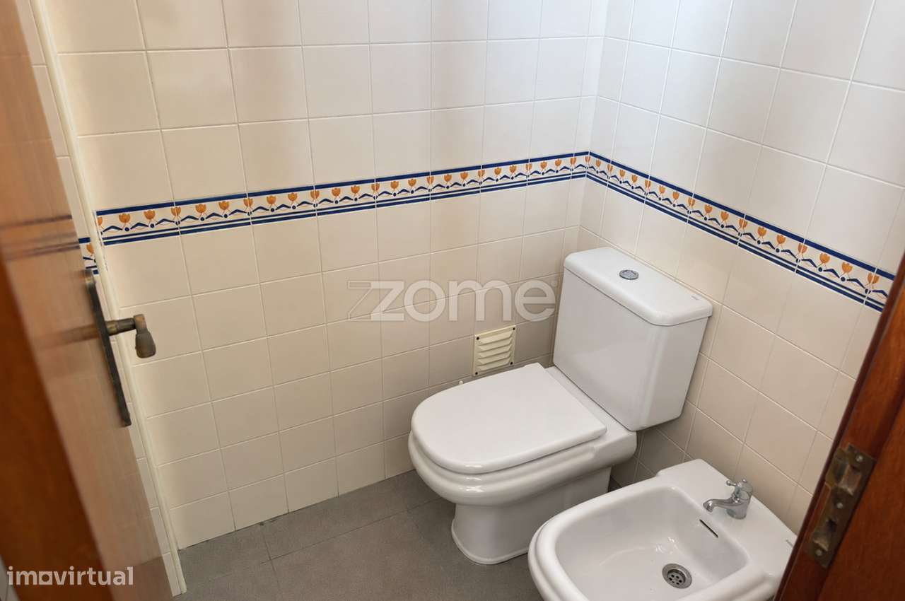 Loja de 108 m² com Potencial de Conversão em T3 – Santana, Sesimbra...-14