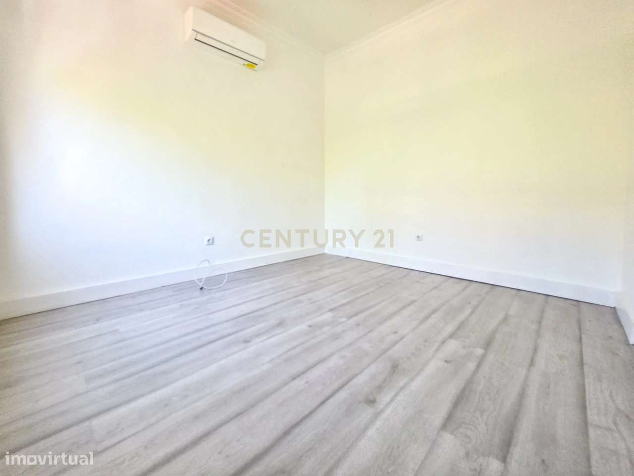 Apartamento T2 Remodelado no Barreiro – Moderno, Versátil e Pronto a H-12