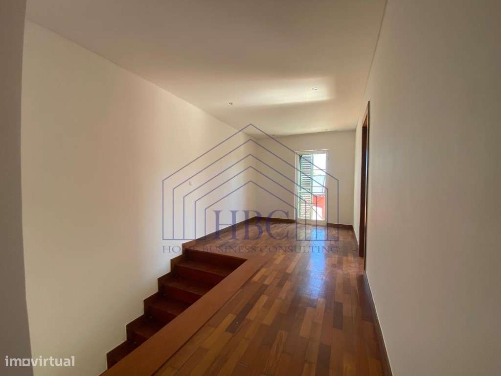 Moradia T4 com Amplo Jardim e Potencial de Remodelação em Alcabidec...-26