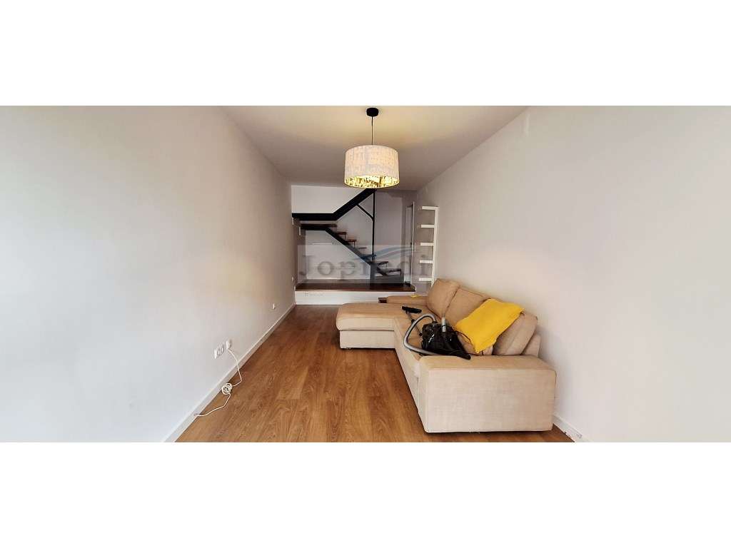 Moradia T1 Triplex no centro da Parede - Grande imagem: 5/14