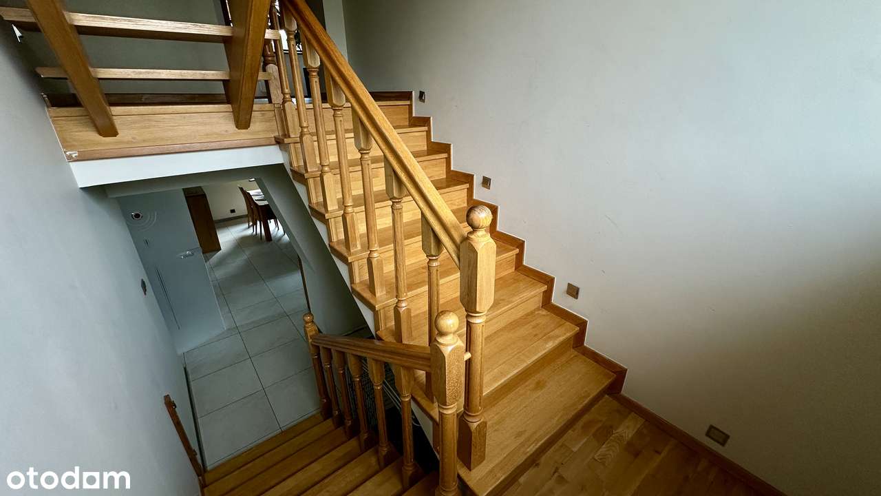 Przestronny dom z garażem i ogrodem blisko lasu-18