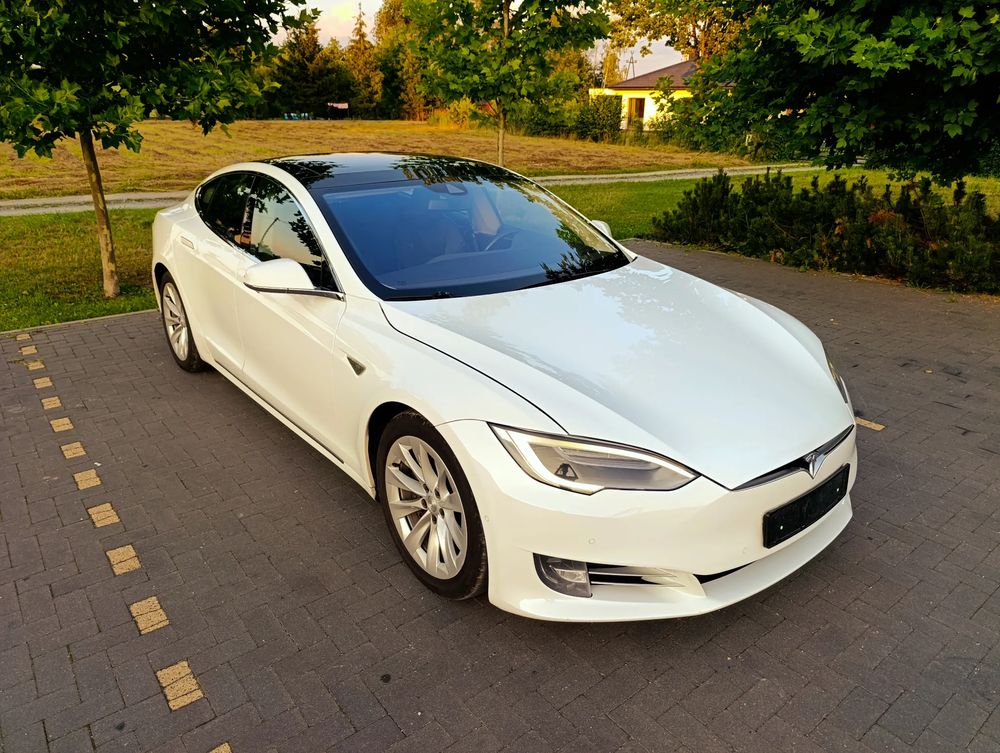 Tesla Model S Long Range Plus 2016