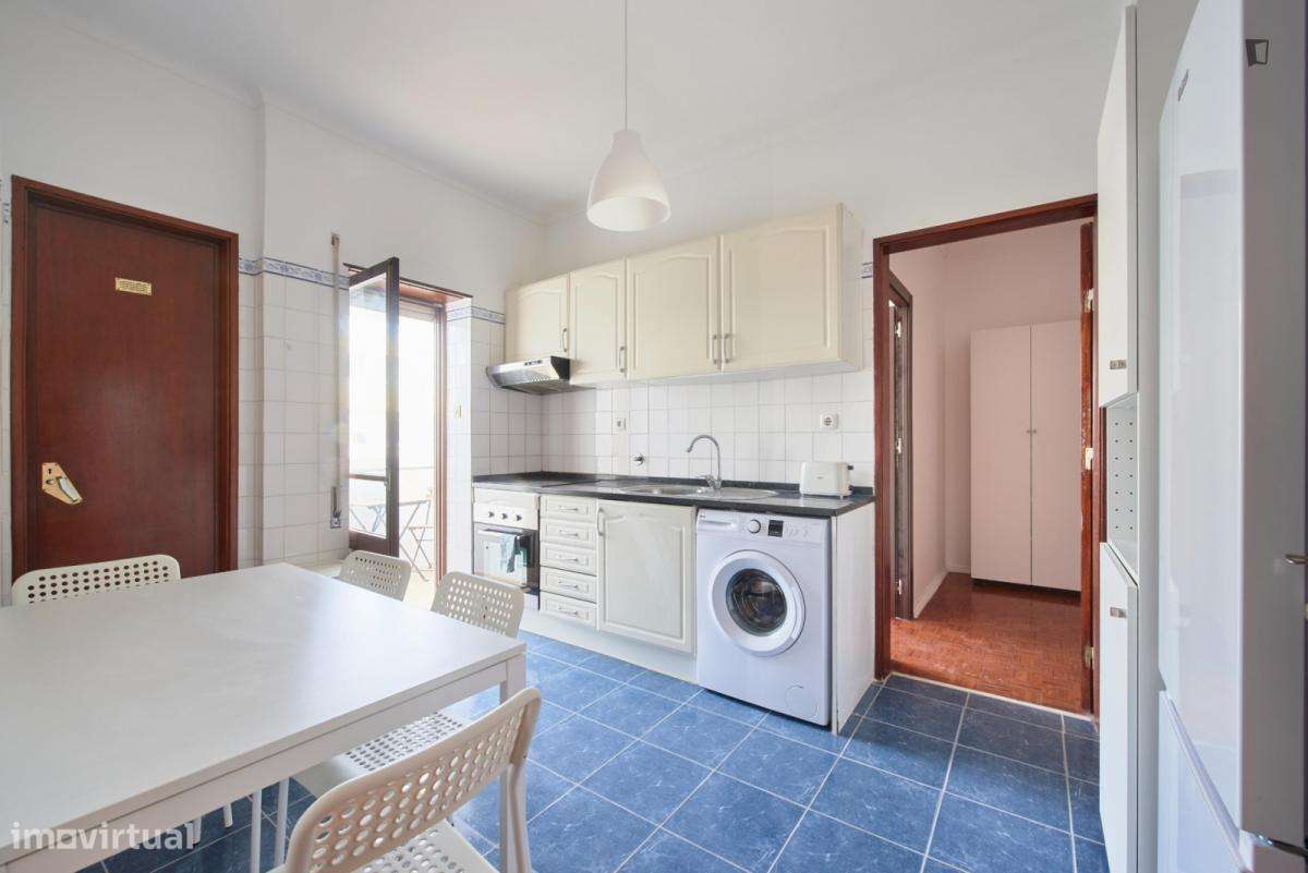 Quarto - localizado em Almada Lisbon - Grande imagem: 4/60