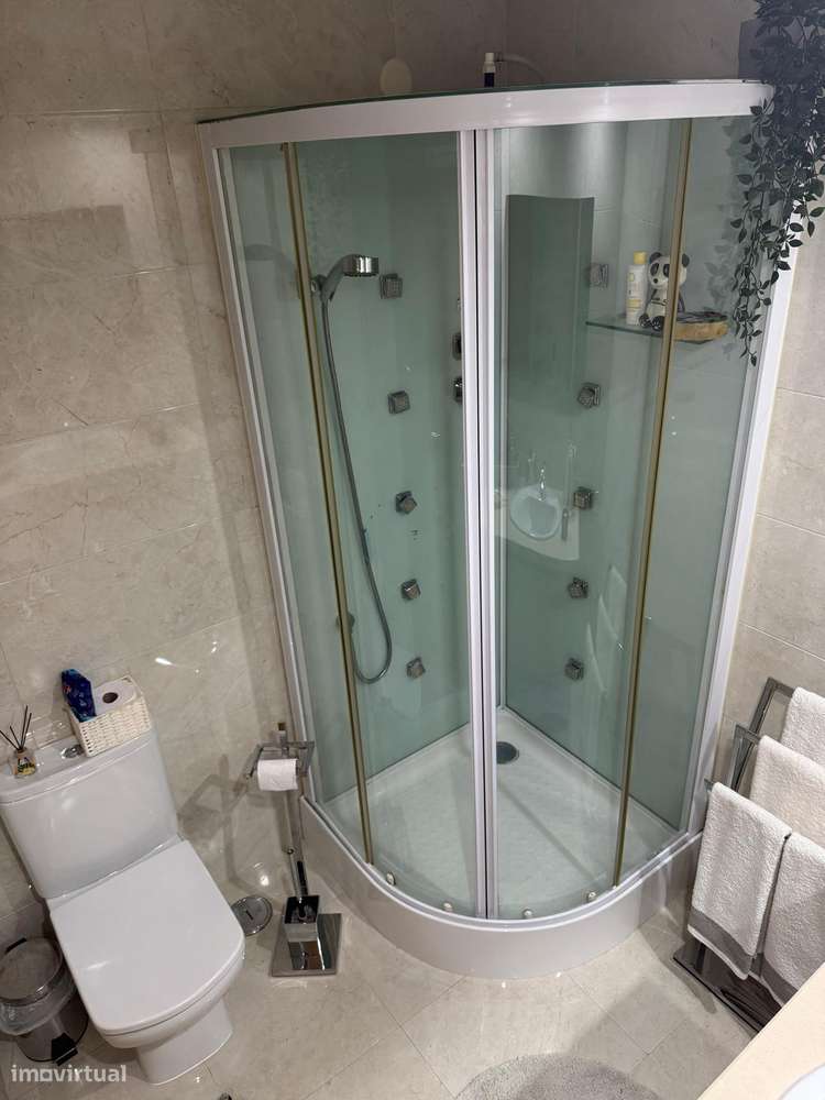 Apartamento T3 com 3 casas de banho e garagem-10