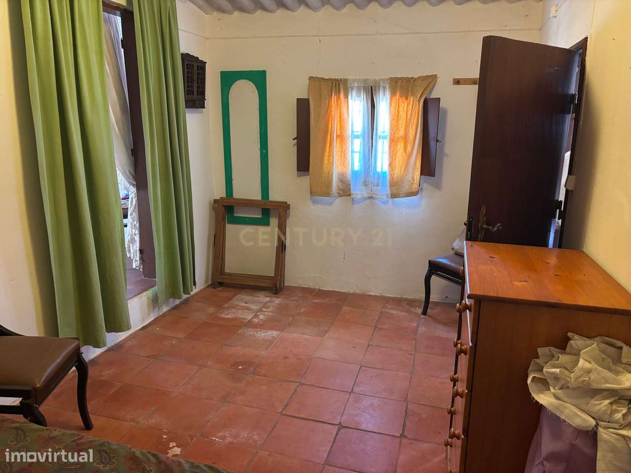 Quintinha com Moradia T2 + Armazém | 2ha vedados | Rio | Fruteiras | A-20