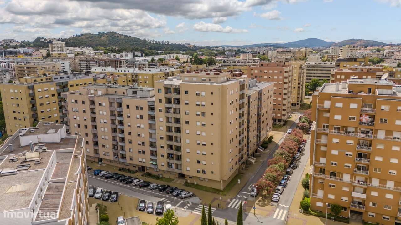 Apartamento T3 para venda na Rua Germão Galharde em São Victor, Braga - Grande imagem: 2/24