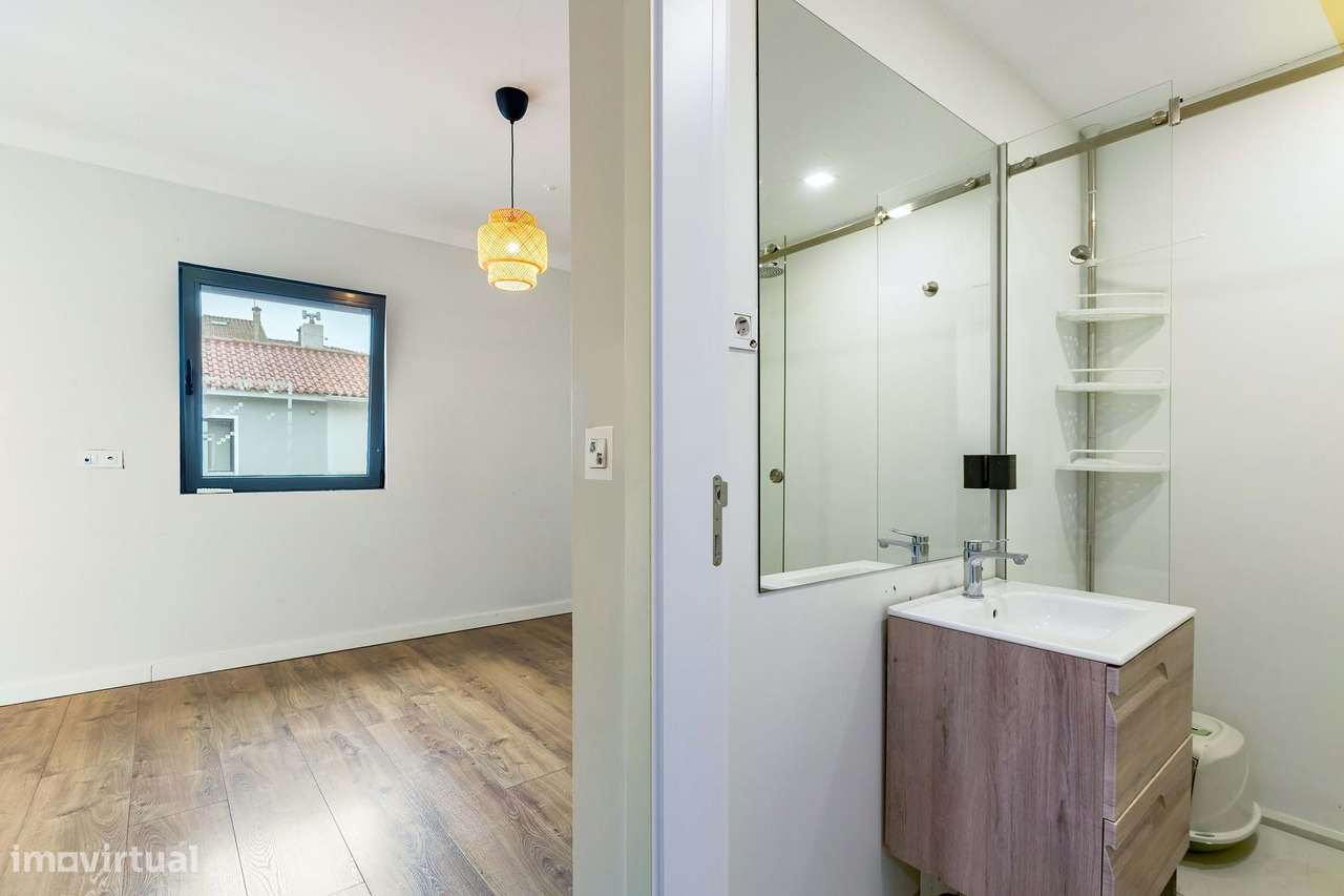 Moradia T4/5 com Piscina no Bairro de Santa Cruz – Benfica, Lisboa-13