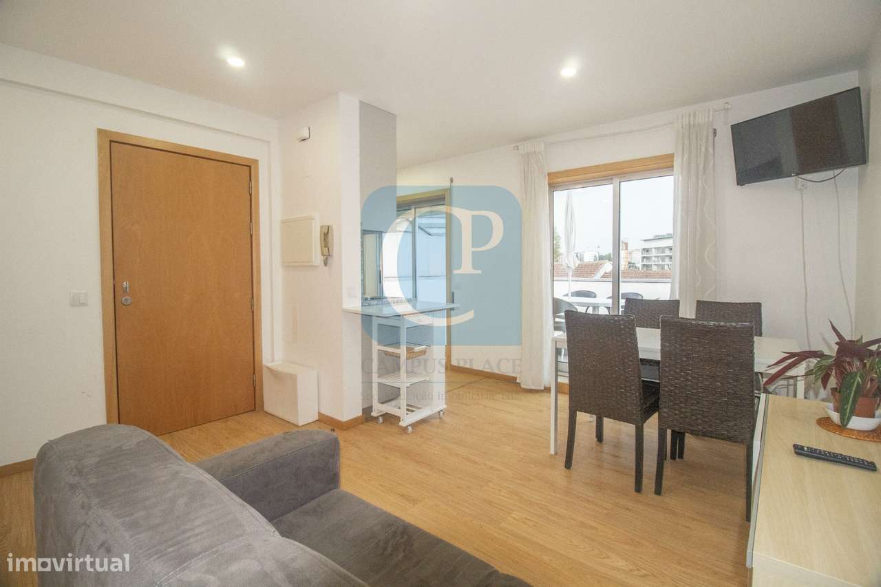 Apartamento T3 renovado com terraço, ao ISCAP e 900mts H.S.João - Grande imagem: 4/32