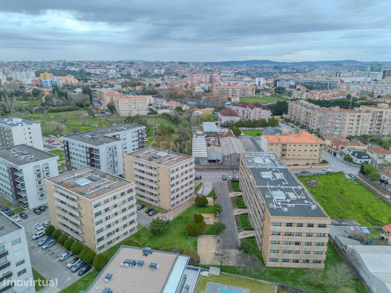 Luminoso T3+1 com Escritório e Varandas – Canidelo, Gaia-42