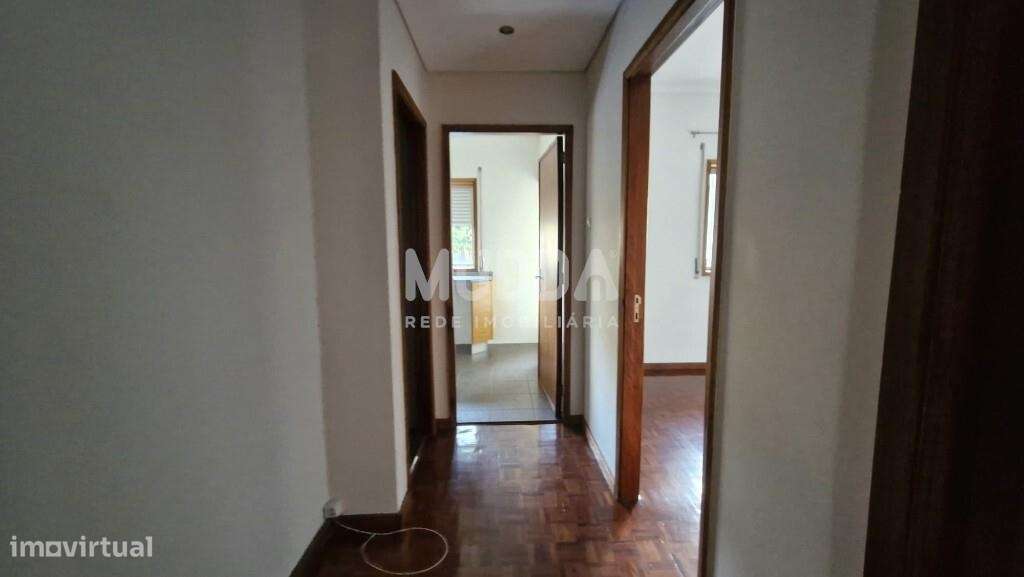 T4 com garagem | Habitação Própria ou Investimento  | Localização exce-12