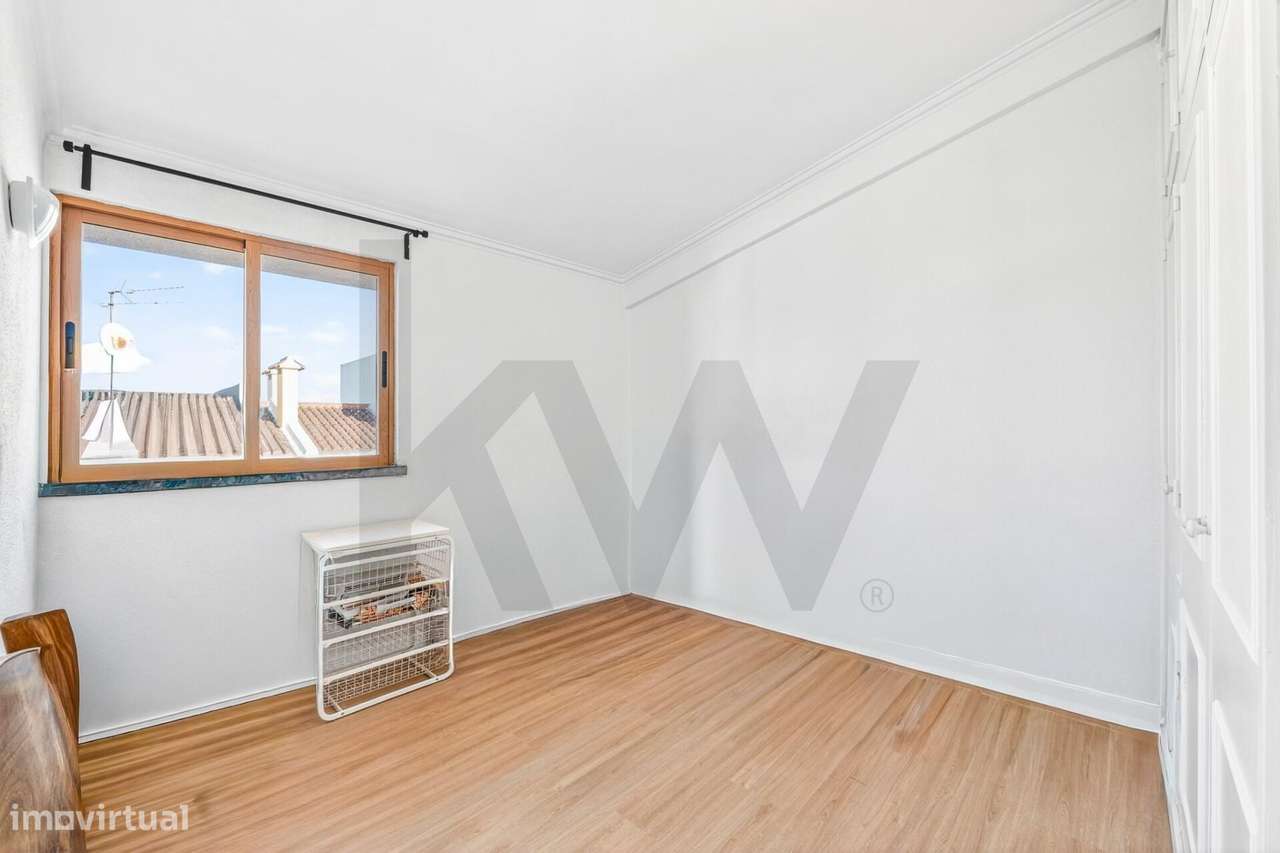 Moradia T4+1 com Piscina Coberta, Jardim e Churrasqueira em Alcoitão,-34