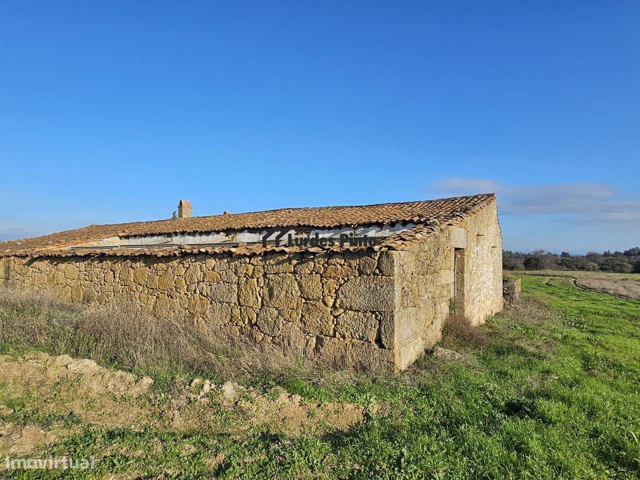 Quinta com casario em pedra - Grande imagem: 5/21