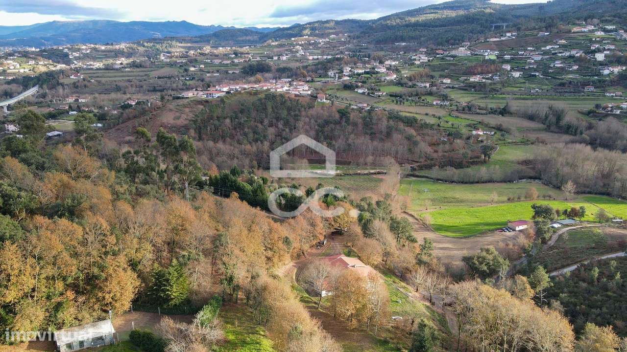 Moradia Térrea de Luxo com Cave | Conforto, Eficiência e Espaço Exteri-36