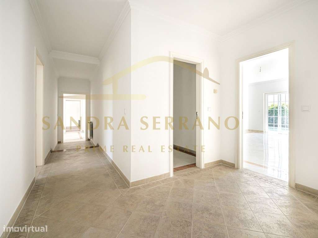 Moradia de traça tradicional com 7 assoalhadas-39