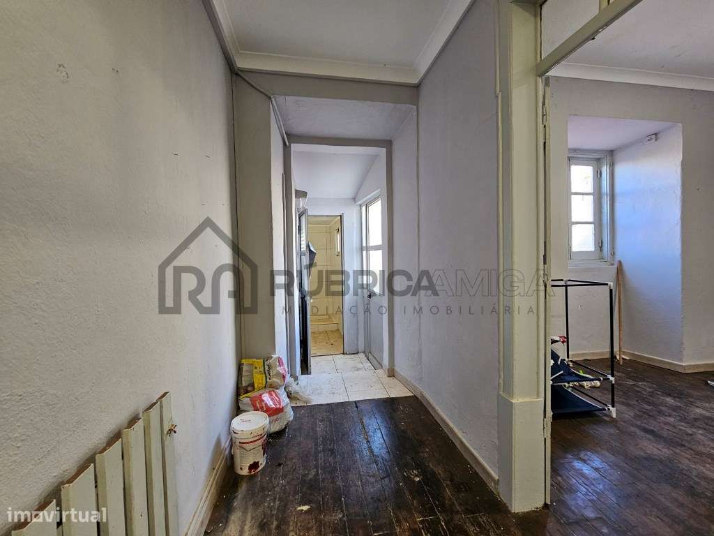 Moradia no centro histórico de Loulé com 2 pisos , armazém e casa-6