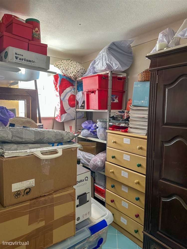 Moradia T5 com piscina e jardim a poucos metros da Praia do Alemão – A-38