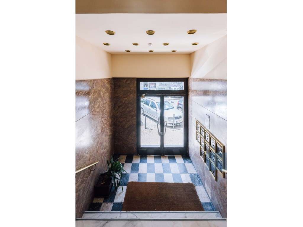 Apartamento T4 com Varanda no Último Piso em Alvalade Junto ao Camp...-21