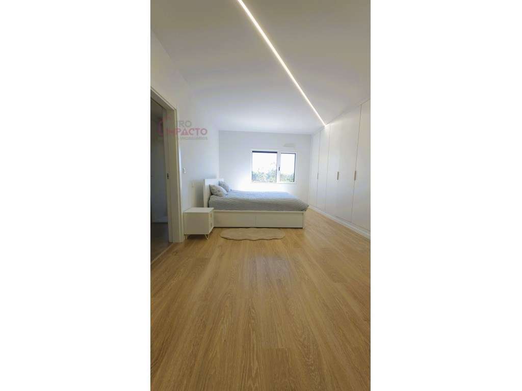 T2 Semi-Novo (2025) | Rotunda do Picoto | Garagem 23m² | 2 Varandas-11