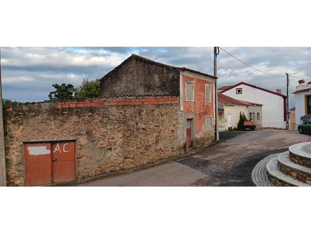 Moradia T2 de Dois Pisos para Recuperação Total - Rosmaninhal, Mação - Grande imagem: 5/8