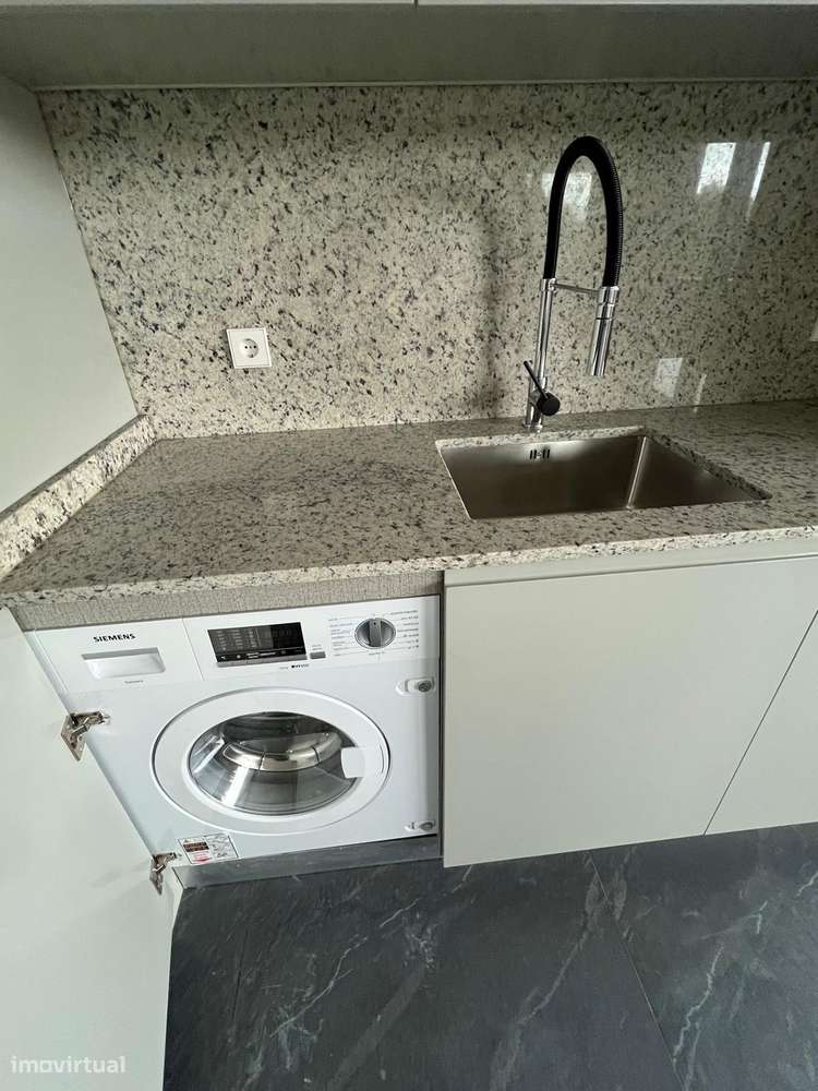 T2 Fabuloso Gaia Av.  República Metro S.  Ovídio Lugar  Garagem  Duplo-6