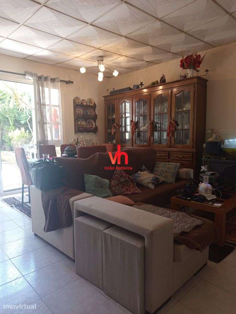 Vende-se Moradia ao Carvalhido com Potencial de Investimento-5