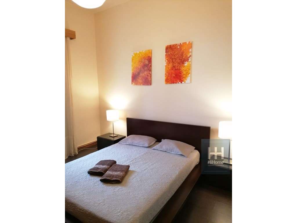 Moradia T5 + Apartamento T2 no centro do Porto Santo-14