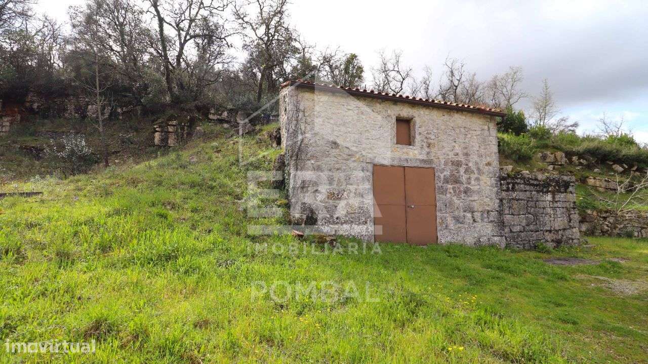 Moradia T4 inseridas num terreno com 27.495m2-27