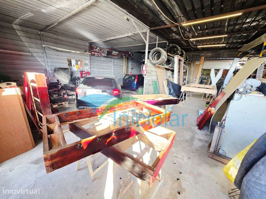 Moradia T3| 3 Frentes| Armazém| Centro de Sao Pedro da Cova-18