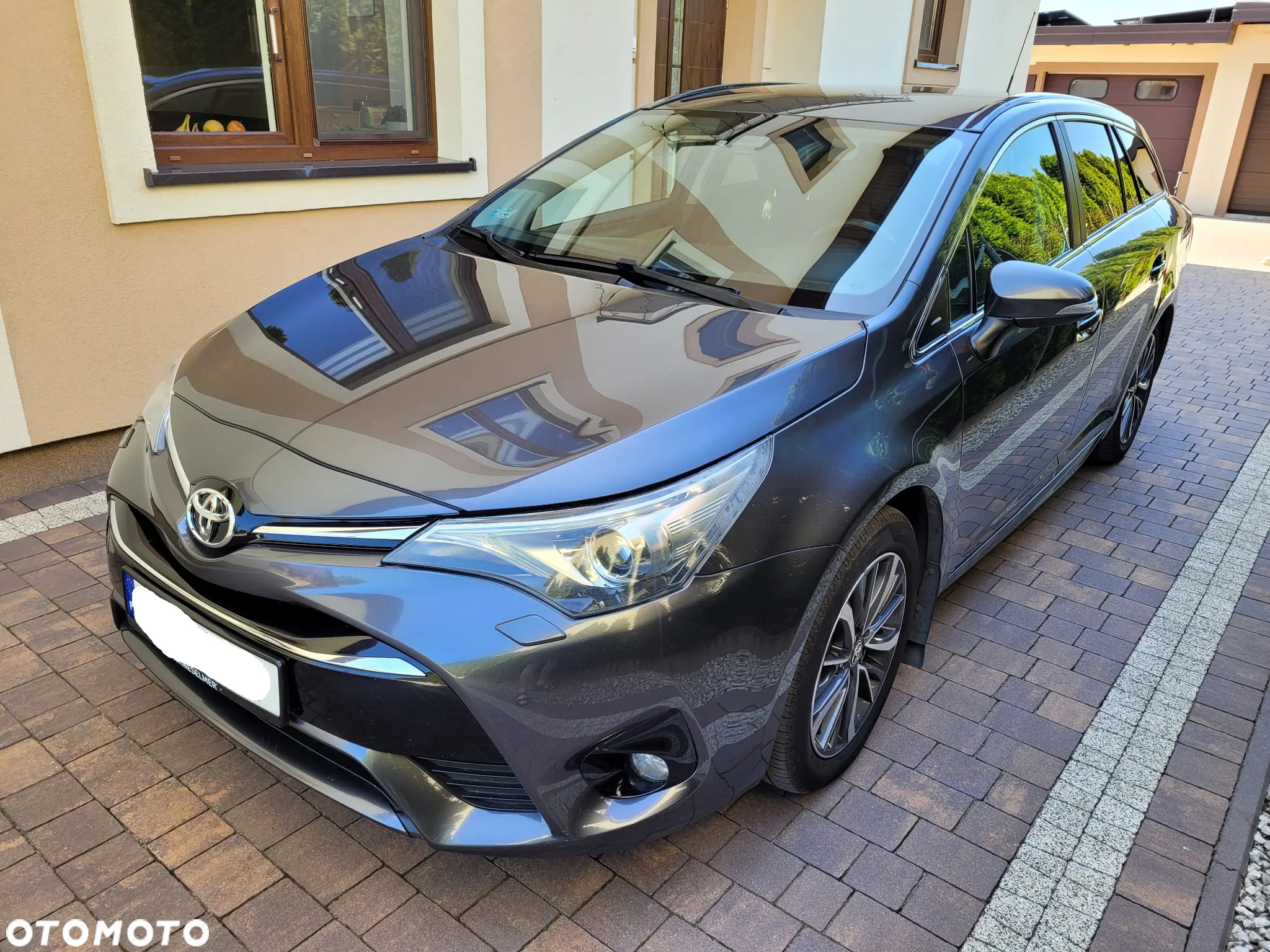 Toyota Avensis 1.8 Active MS - 2