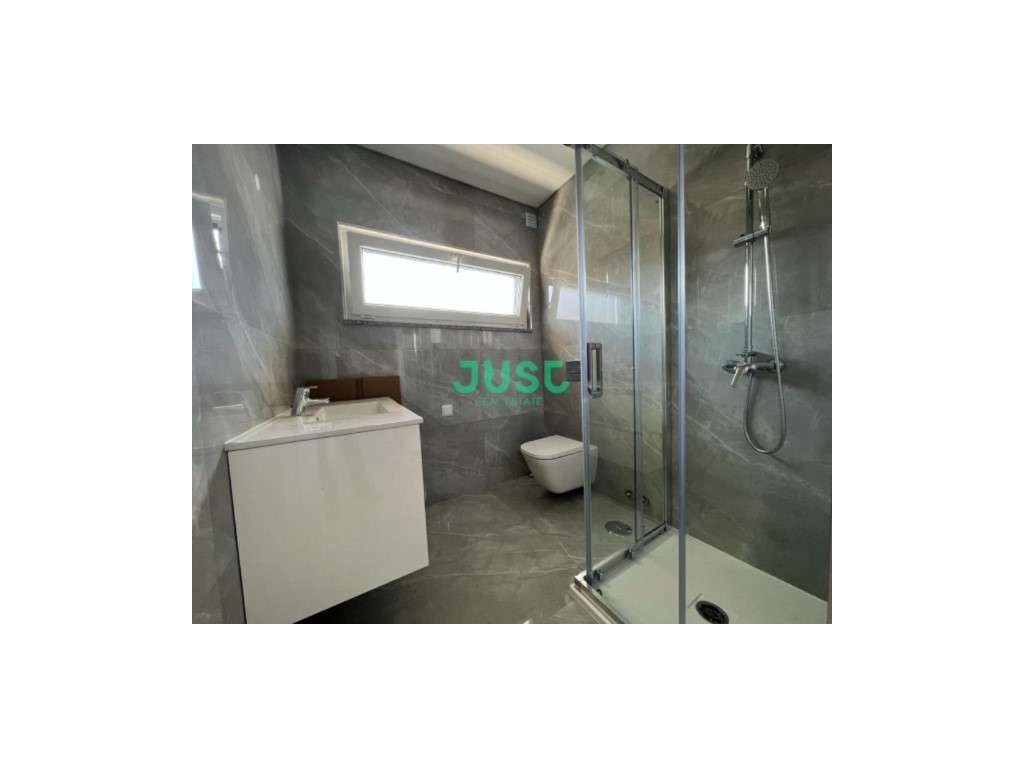 Moradia, térrea, T4 com piscina em Fernão Ferro.-16