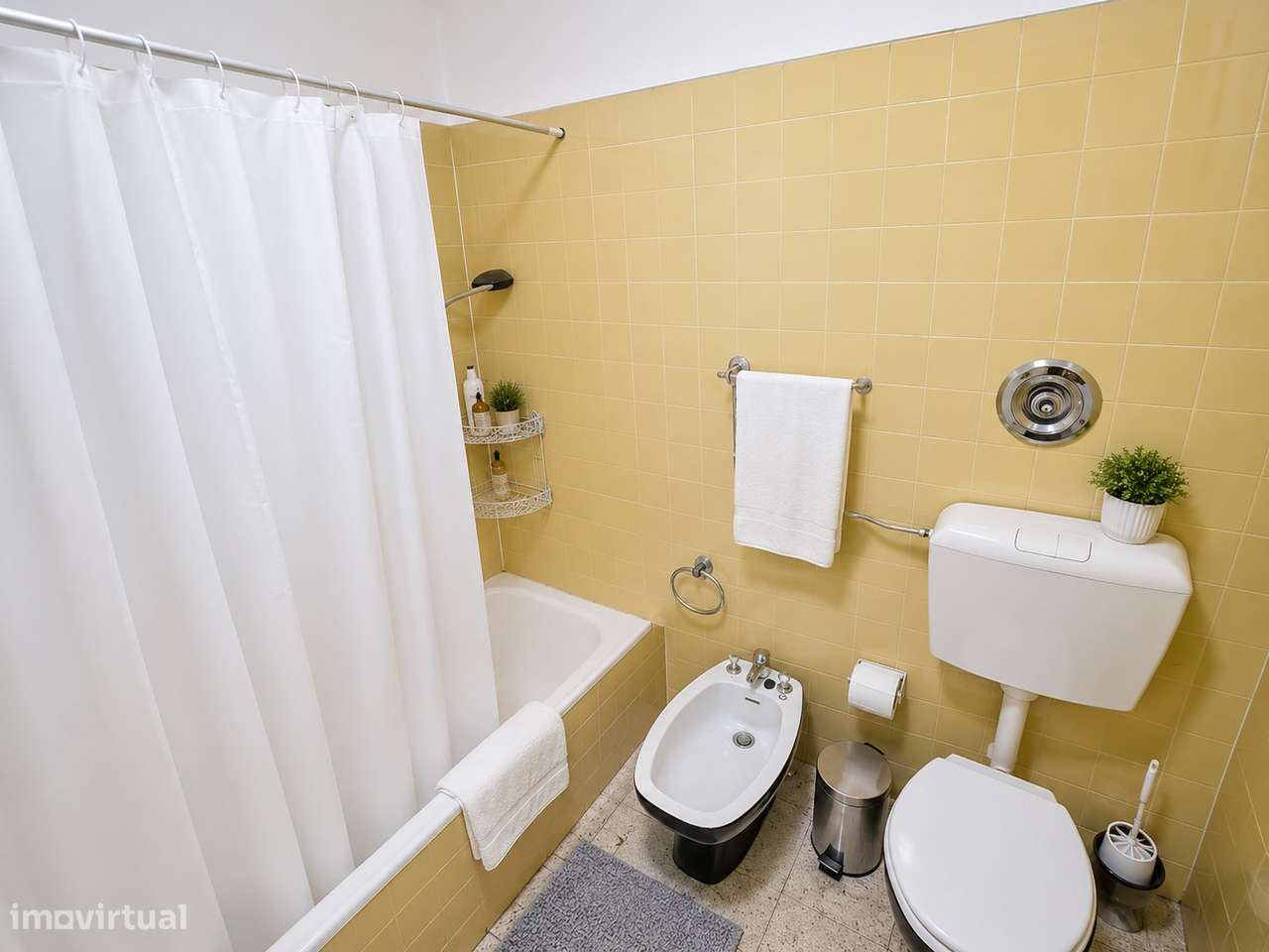 Apartamento T4 com varanda e elevador no centro de Leiria-17