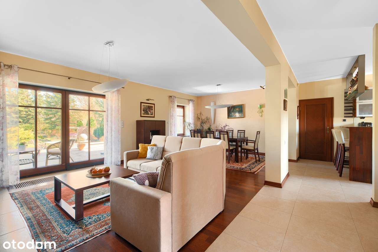 Malowniczy dom z dużym ogrodem-11