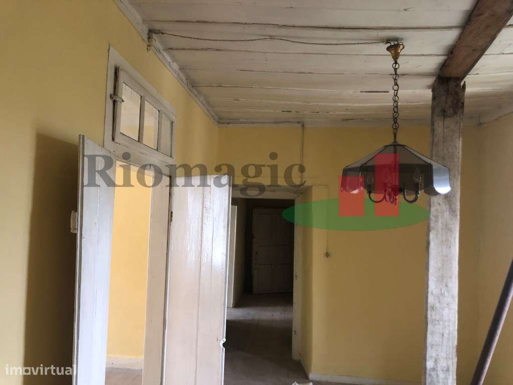 Prédios para Recuperar no centro de São Julião do Tojal - Loures - Grande imagem: 4/13