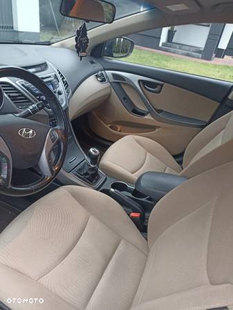 Hyundai Elantra 1.6 Comfort - 6