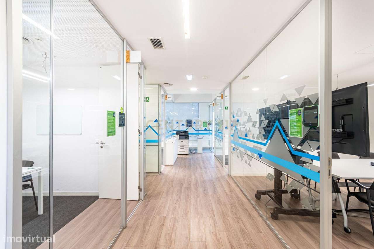 Edifício de escritórios moderno em Carnaxide, Oeiras-5