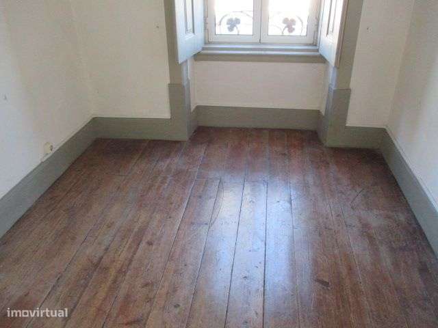 Vivenda na Av. Dias da Silva-10