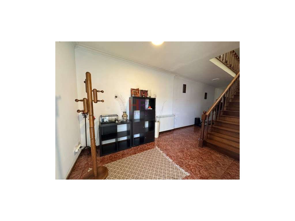 Vende-se Moradia Isolada M4+1 com garagem e jardim.-13