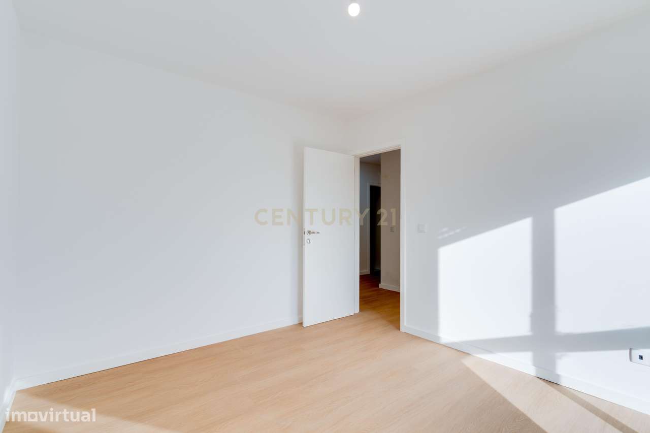 Apartamento T3 em Arrifana-22