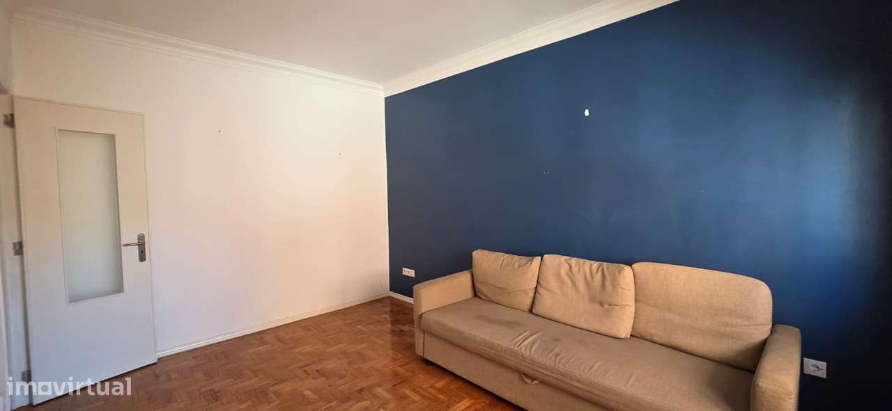 Apartamento T1 Renovado Laranjeiro-9