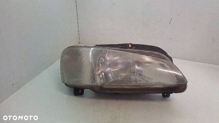 Reflektor prawy Lampa Przód Peugeot 106 - 1