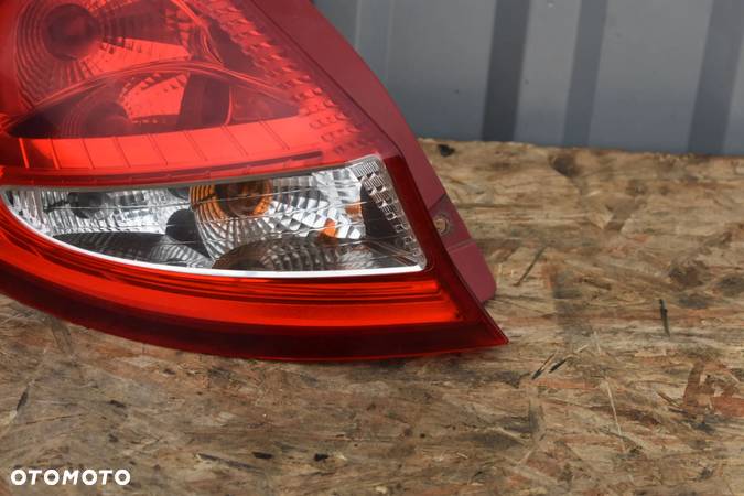 LAMPA LEWY TYŁ FORD FIESTA MK7 2008r. 8A61-13405-AC - 2