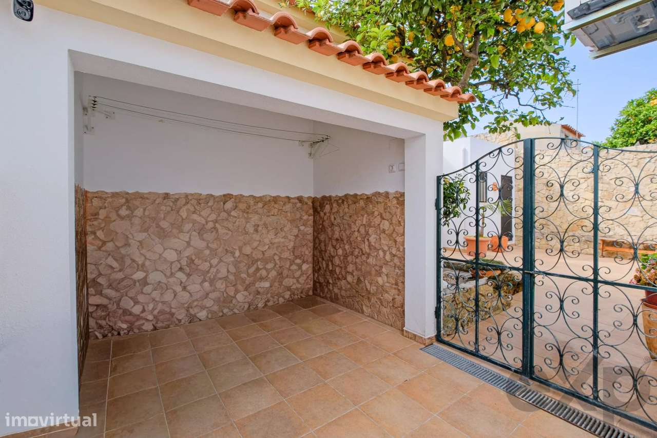 Moradia T2+1 piso único I Terraço I Anexo com quarto I Lisboa-17