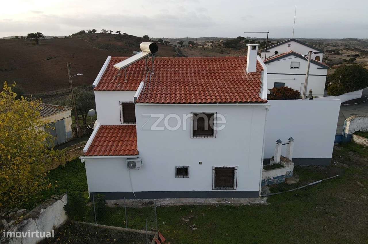 Moradia V4 em Gorazes, Almodôvar com dois andares e garagem privativa - Grande imagem: 2/60