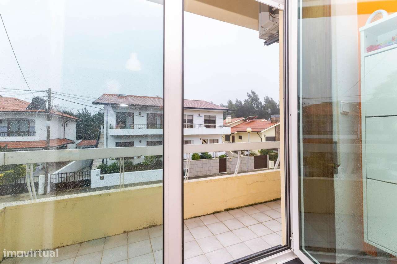 Moradia T4 na Maia – Renovada, 3 Frentes, Terraço e Garagem a...-23
