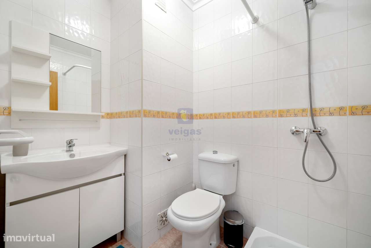 Apartamento T3 Renovado com Vista Rio-7