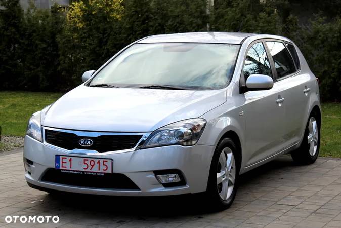 Kia Ceed - 14